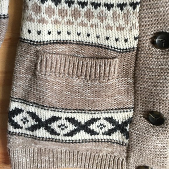Gorgeous Chunky Knit button up warm sweater, Aztec Print - Picture 2 of 6